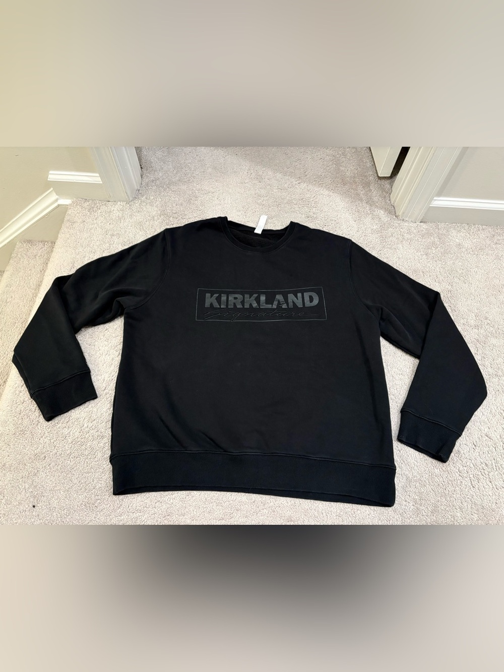 Kirkland Signature Black Crewneck Sweatshirt Men’s L / Women’s XL